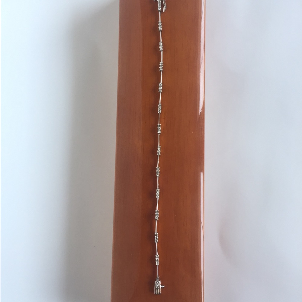 Diamond Bracelet w Wooden Box